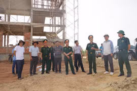 Quân khu 5 kiểm tra tiến độ xây dựng trường nội trú liên cấp tại các xã biên giới của tỉnh Gia Lai