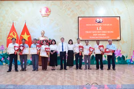 Gia Lai: Nhiều địa phương tổ chức trao Huy hiệu Đảng đợt 19/5