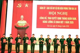 Bộ đội Biên phòng tỉnh trao các quyết định thăng quân hàm sĩ quan