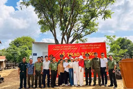 Trao Nhà Nghĩa tình đồng đội cho lực lượng an ninh, trật tự ở cơ sở vùng biên