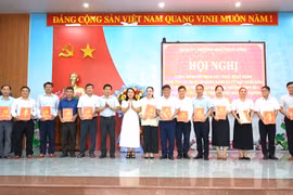 Đảng ủy phường Hoài Nhơn Đông công bố các quyết định giải thể, thành lập tổ chức đảng trực thuộc