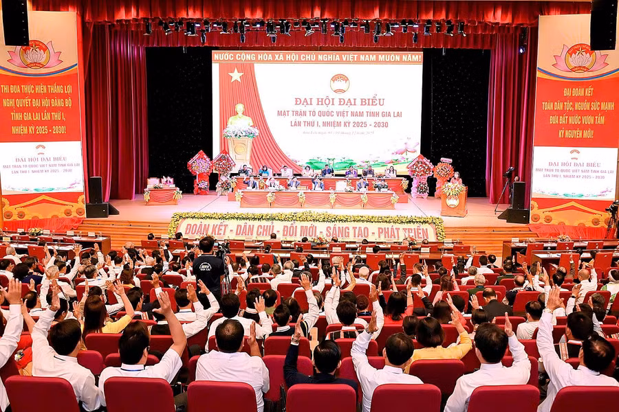 dai-bieu-bieu-quyt-thongqua-nghi-quyet-dai-hoi.jpg