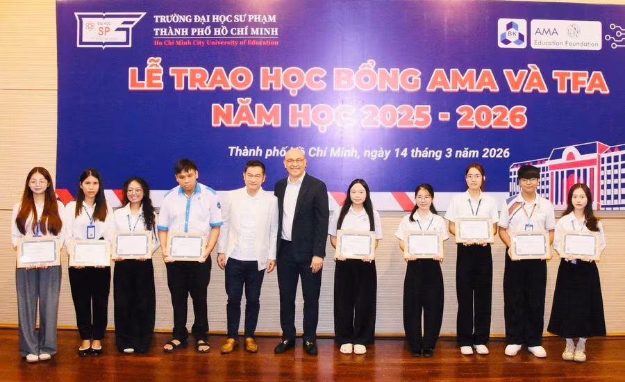 sinh-vien-gia-lai-nhan-hoc-bong-ama.jpg