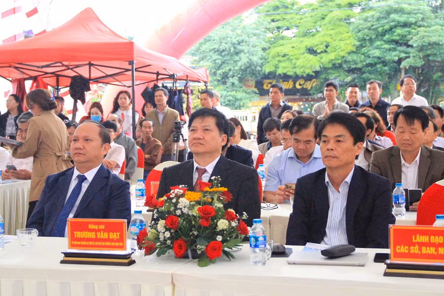 2-lanh-dao-tinh-tham-du.jpg