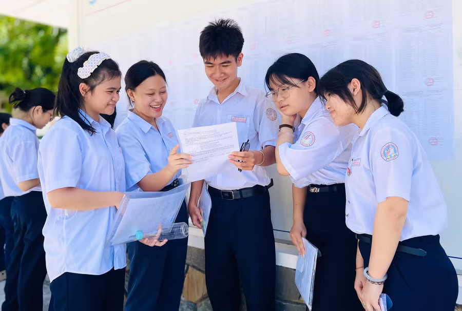 ngay-thi-dau-tien-ky-thi-tuyen-sinh-lop-10-de-thi-vua-suc-bam-sat-chuong-trinh.jpg