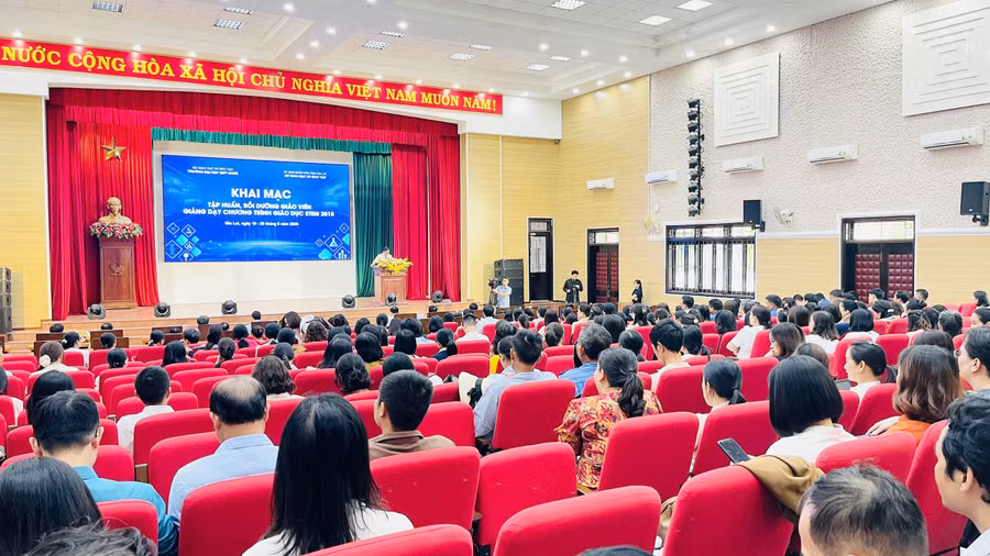 khai-mac-tap-huan-giao-duc-stem-cho-giao-vien.jpg