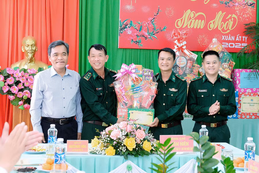 tieudoanhuan-luyen-codong.jpg