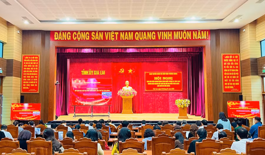 hoi-nghi-bao-cao-vien-trung-uong-tai-diem-cau-gia-lai.jpg