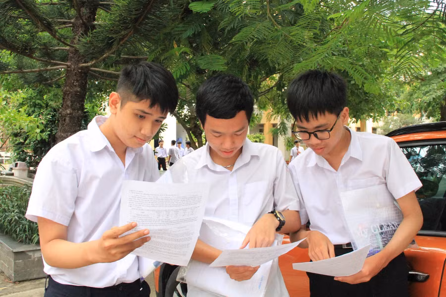 em-hoang-dang-cuong-giua-cam-thay-thoai-mai-tu-tin-sau-khi-thi-chuyen-mon-hoa-hoc.jpg