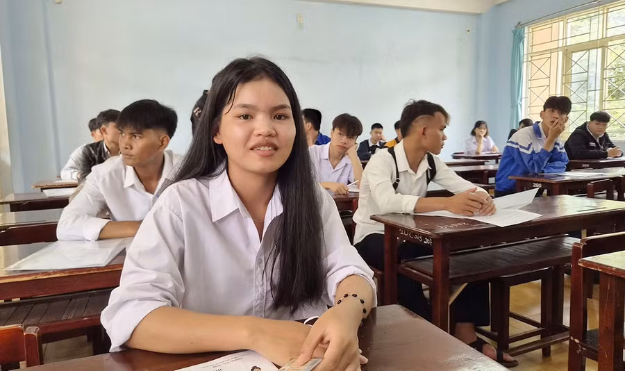 thi-sinh-y-nhan-diem-thi-048-truong-thpt-chuyen-hung-vuong-cho-biet-nhung-ngay-qua-em-da-on-tap-kha-nhieu-va-tu-tin-cho-buoi-thi-dau-tien-vao-sang-mai.jpg