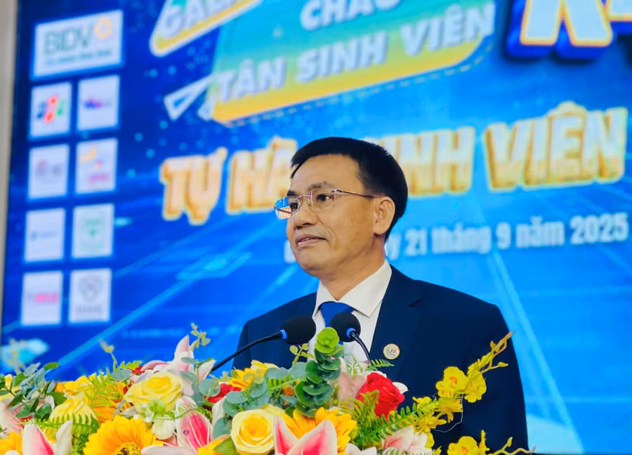 pgsts-doan-duc-tung-hieu-truong-truong-dai-hoc-quy-nhon.jpg