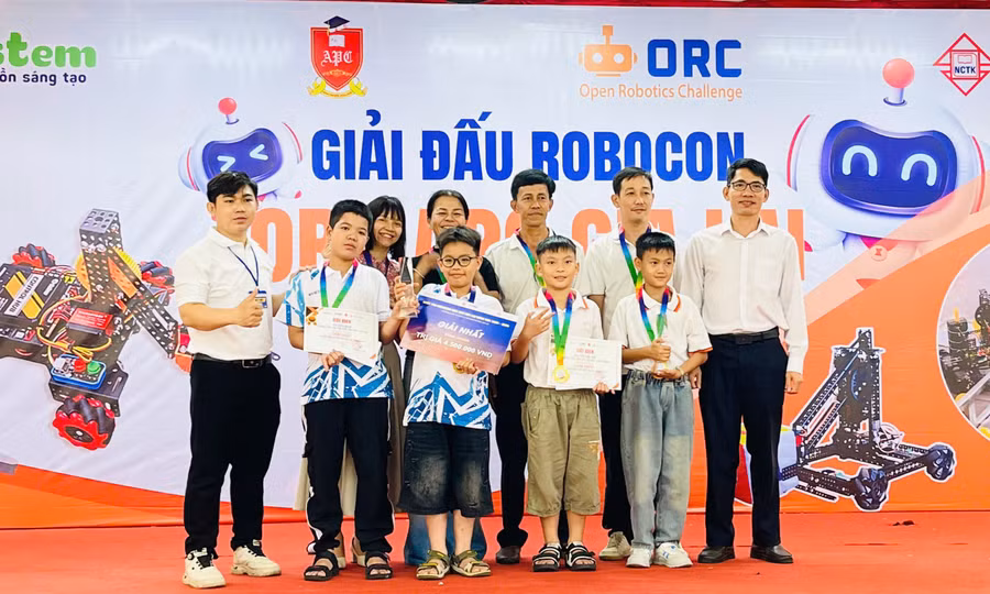 78bec5b49ade1b8042cf.jpg