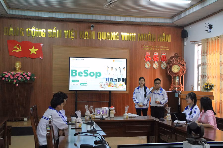 nhom-besop-dang-chuan-bi-nhung-khau-cuoi-cung-de-tham-gia-vong-chung-ket.jpg
