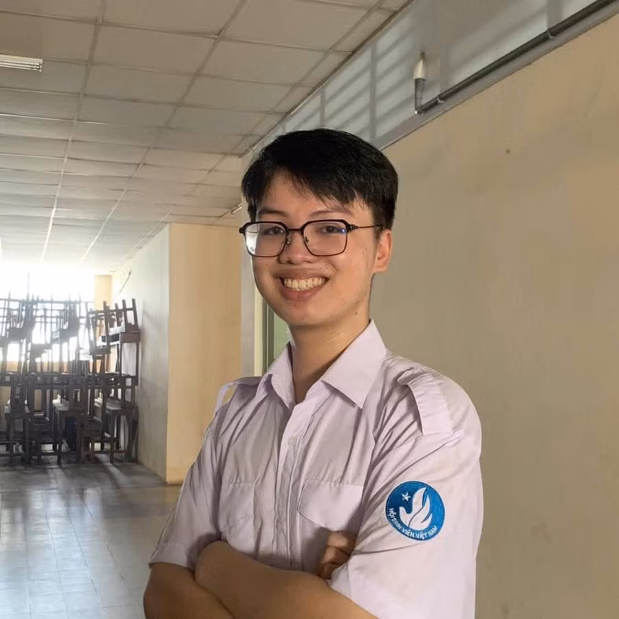 le-hoang-minh-quan-cuu-hoc-sinh-truong-thpt-chuyen-hung-vuong-da-keu-goi-gia-dinh-ban-be-theo-doi-chuong-trinh-truc-tiep-tran-chung-ket-olympia-anh-nvcc-152.jpg