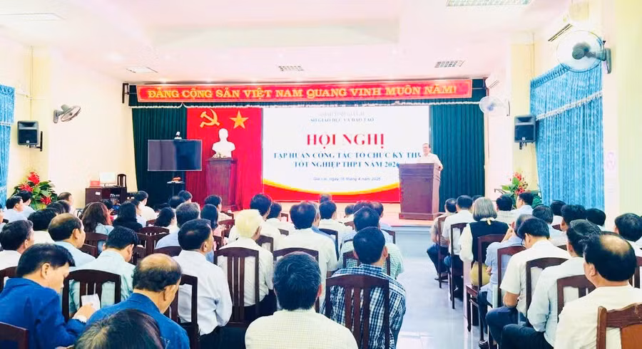 hoi-nghi-tap-huan-cong-tac-to-chuc-ky-thi-tot-nghiep-thpt-2026.jpg