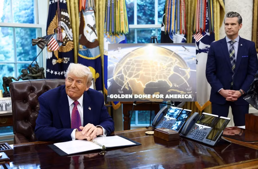 tong-thong-donald-trump-cong-bo-ke-hoach-phat-trien-la-chan-ten-lua-vom-vang-anh-reuters.jpg