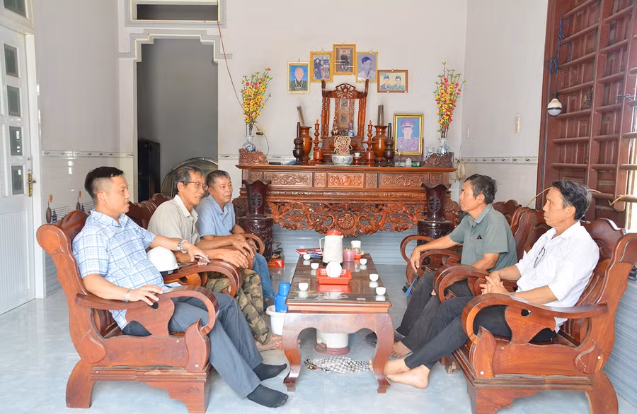 nguoi-dan-2-thon-hai-yen-va-kim-mon-du-tinh-sau-khi-tuyen-duong-hoan-thanh-se-dong-gop-kinh-phi-lap-dat-dien-chieu-sang.jpg