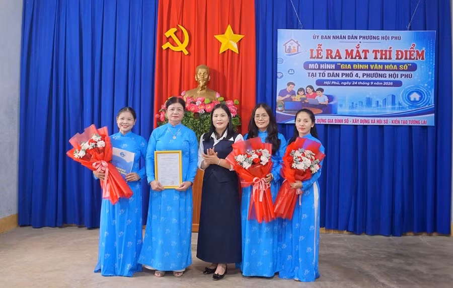 dai-dien-lanh-dao-phuong-trao-quyet-dinh-cho-ba-ma-thi-nhung-chi-hoi-truong-chi-hoi-phu-nu-to-dan-pho-4.jpg