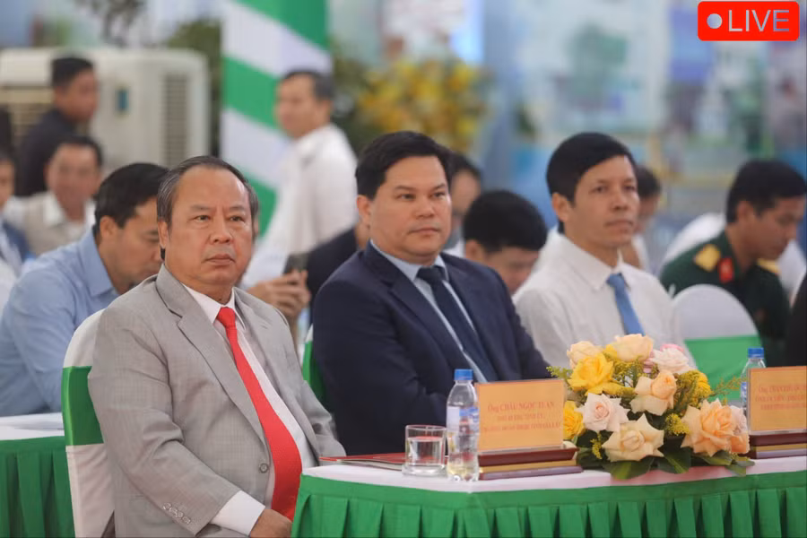 tham-du-le-co-dong-chi-chau-ngoc-tuan-pho-bi-thu-tinh-uy-truong-doan-dai-bieu-quoc-hoi-tinh-anh-van-ngoc-905.jpg