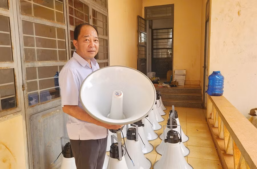 cac-loa-thong-minh-duoc-ubnd-xa-ia-pon-lap-dat-tai-khu-dan-cu-de-tuyen-truyen-cho-ngay-bau-cu.jpg