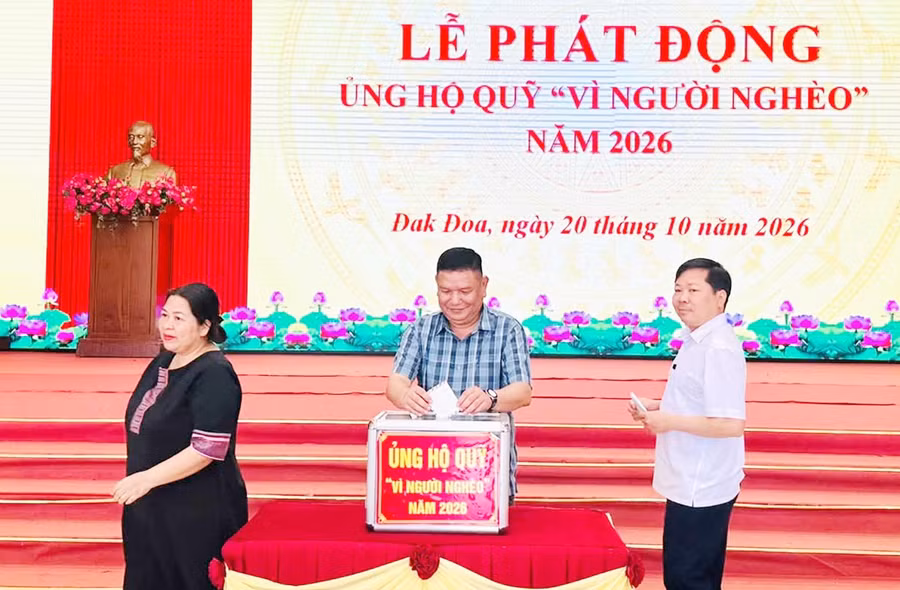 cac-dai-bieu-tham-gia-ung-ho-tai-le-phat-dong.jpg