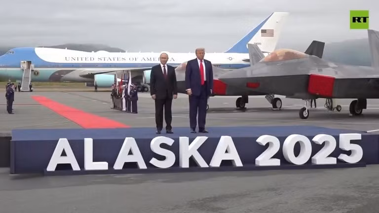 tong-thong-nga-vladimir-putin-va-tong-thong-my-donald-trump-tai-alaska-anh-rt.jpg