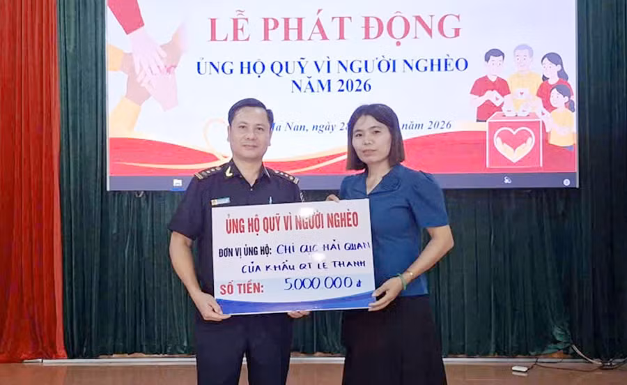 dai-dien-cac-don-vi-ung-ho-tai-le-phat-dong.jpg