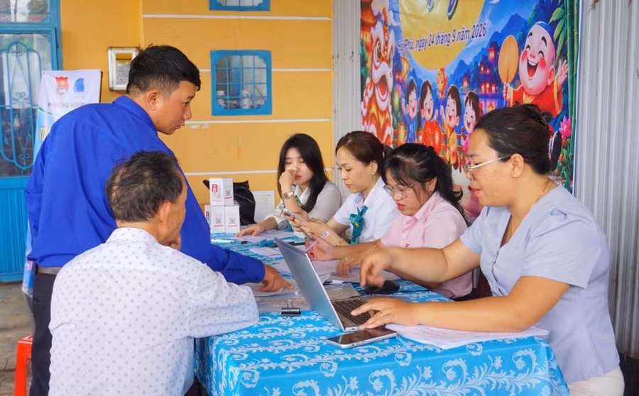 to-cong-nghe-so-cong-dong-huong-dan-nguoi-dan-su-dung-dien-thoai-thong-minh-zalo-vneid-dich-vu-cong-2.jpg