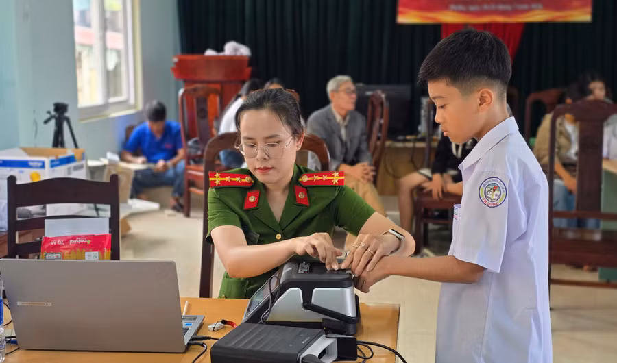 cong-an-phuong-pleiku-day-nhanh-tien-do-cao-diem-40-ngay-dem-cap-can-cuoc-dinh-danh-dien-tu.jpg
