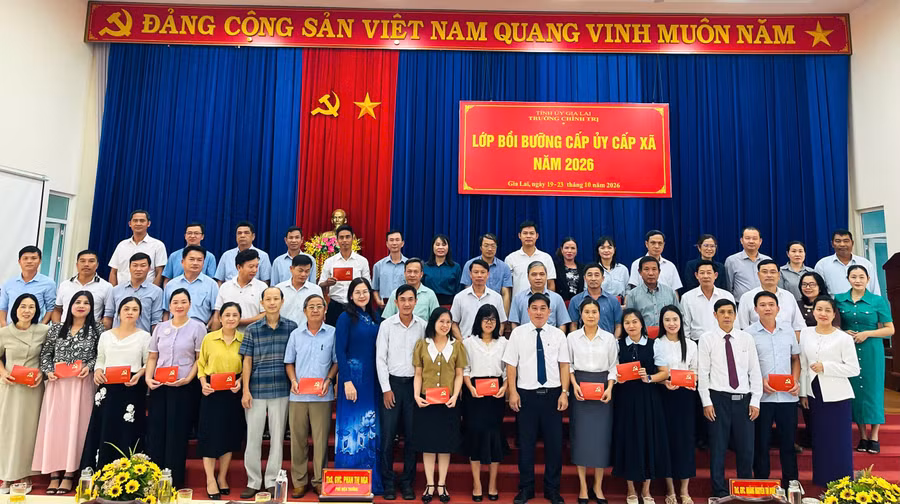 be-giang-lop-boi-duong-cap-uy-cap-xa-nam.jpg