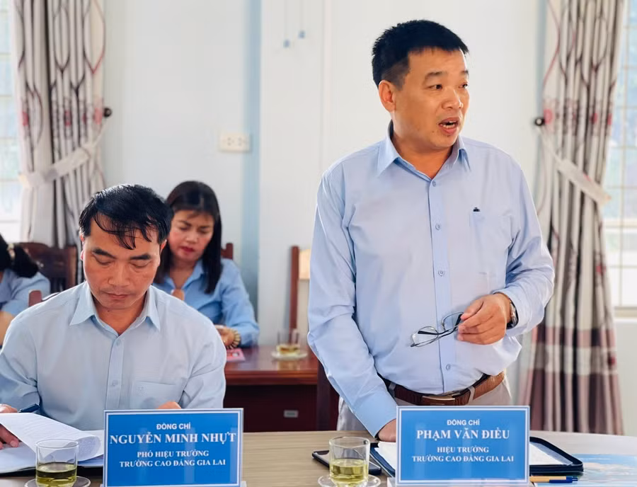 hieu-truong-truong-cao-dang-gia-lai-pham-van-dieu-neu-kien-nghi-de-xuat-tai-buoi-lam-viec.jpg