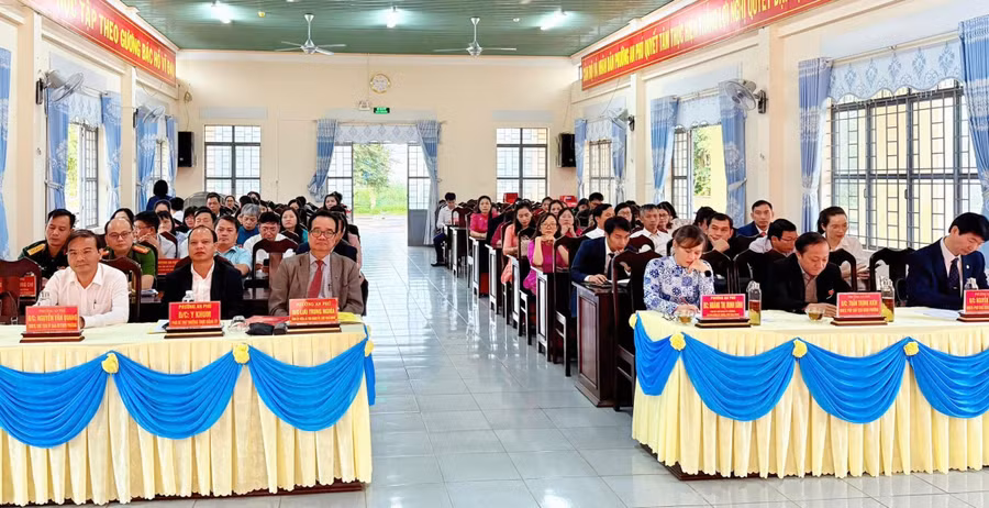 cac-dai-bieu-tham-du-hoi-nghi.jpg