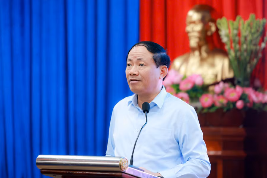 chu-tich-ubnd-tinh-pham-anh-tuan-bay-to-cam-on-doan-cong-tac-phu-nhan-tong-bi-thu-chu-tich-nuoc-va-cac-nha-hao-tam.jpg