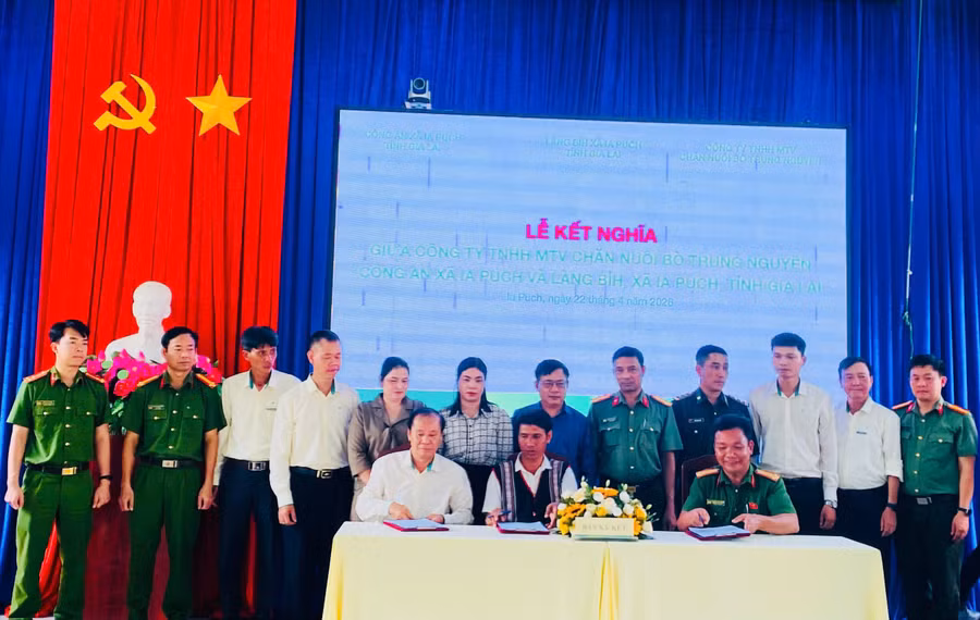 cong-ty-tnhh-mtv-chan-nuoi-bo-trung-nguyen-cong-an-xa-ia-puch-ket-nghia-voi-lang-bih.jpg