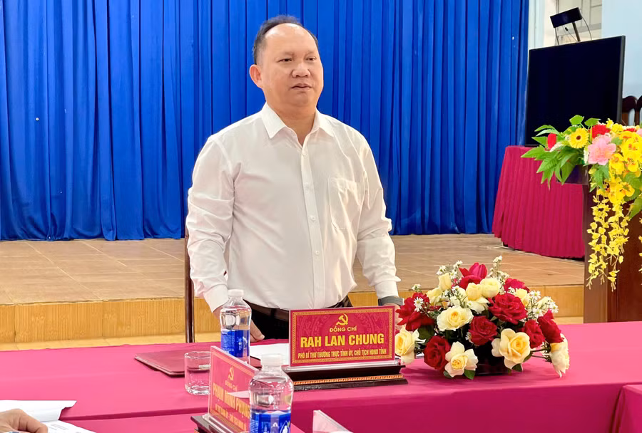 pho-bi-thu-thuong-truc-tinh-uy-chu-tich-hdnd-tinh-phat-bieu-tai-buoi-lam-viec.jpg