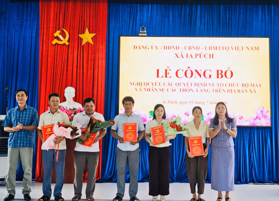 xa-bien-gioi-ia-puch-cong-bo-nghi-quyet-cac-quyet-dinh-ve-sap-xep-to-chuc-bo-may-va-nhan-su.jpg