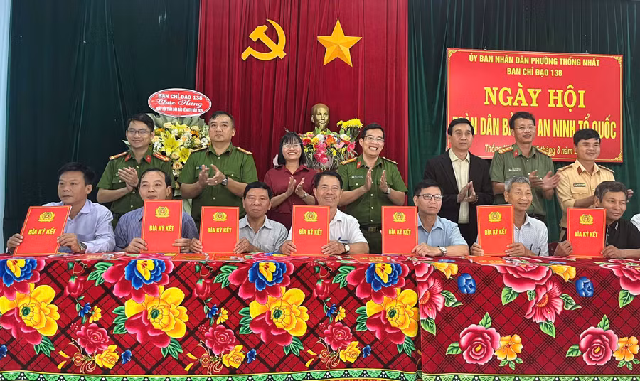 cac-to-dan-pho-thuc-hien-ky-ket-giao-uoc-thi-dua.jpg