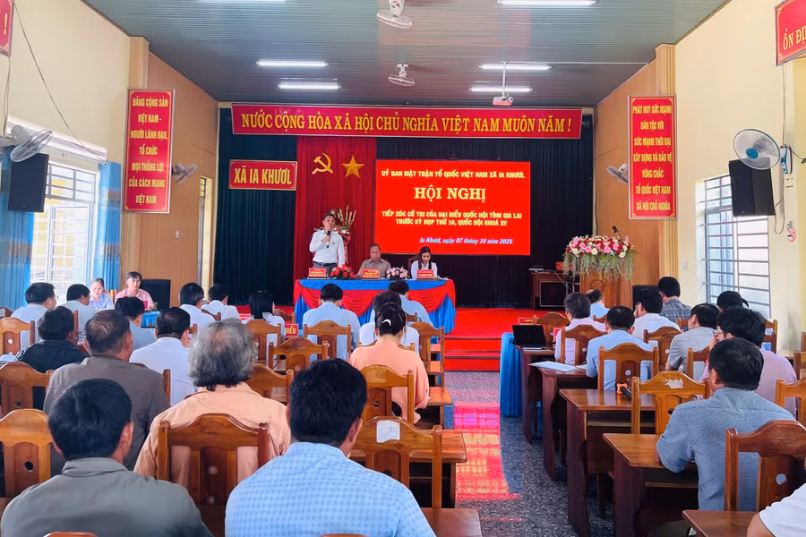 quang-canh-hoi-nghi-tiep-xuc-cu-tri-tai-xa-ia-khuol.jpg