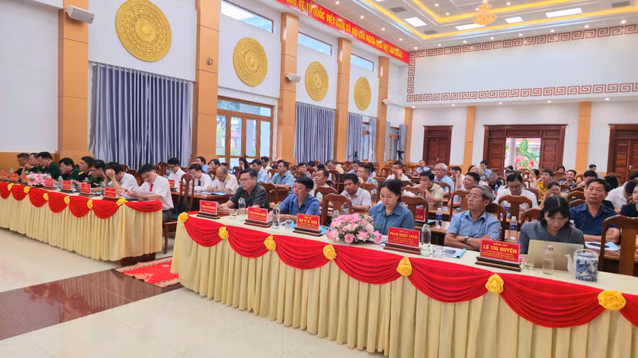 cac-dai-bieu-du-hoi-nghi.jpg