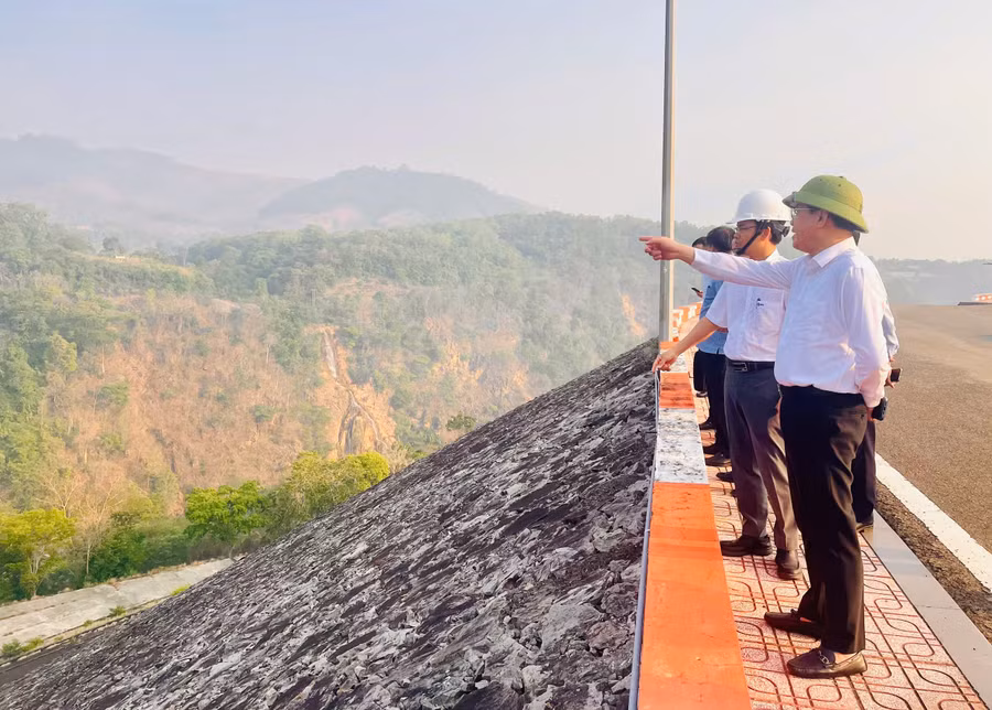 doan-cong-tac-khao-sat-tai-nha-may-thuy-dien-ia-ly.jpg