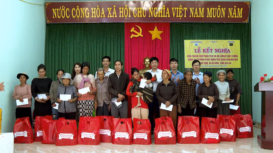 tang-qua-cho-ba-con.jpg