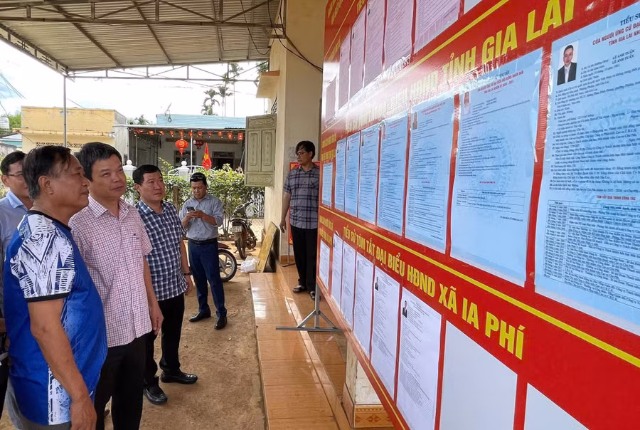 pho-chu-tich-ubnd-tinh-nguyen-huu-que-kiem-tra-cong-tac-chuan-bi-bau-cu-tai-xa-ia-phi.jpg