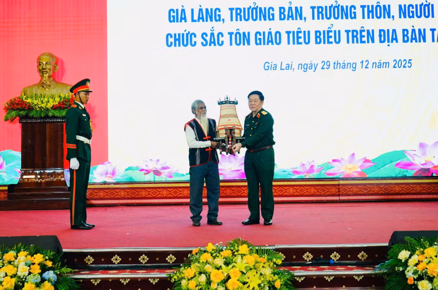 gia-lang-ro-lan-vong-tang-qua-cho-dai-tuong.jpg