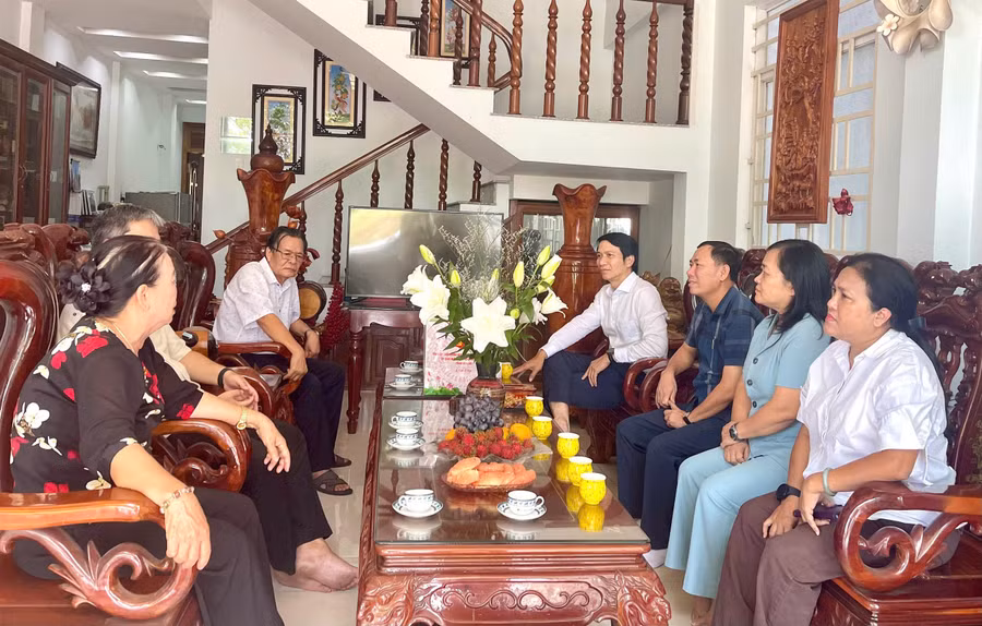 pho-bi-thu-tinh-uy-tham-gia-dinh-thuong-binh.jpg