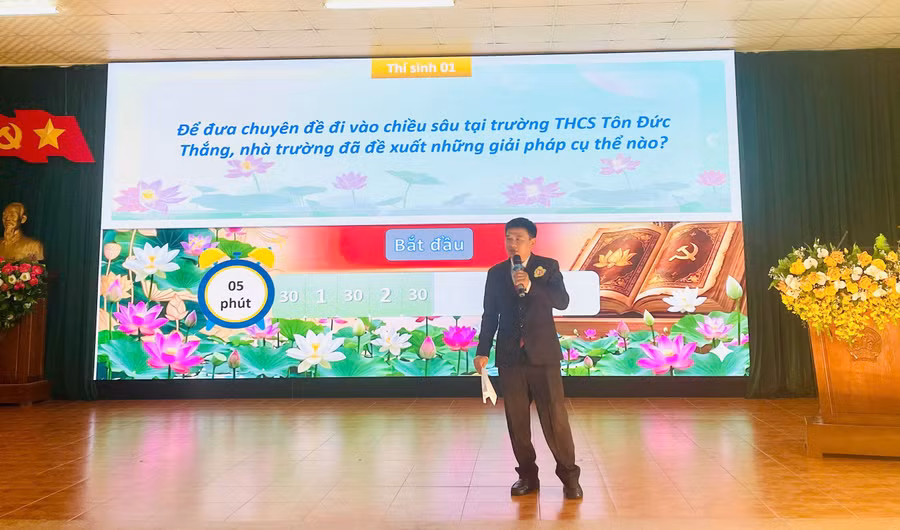 thi-sinh-tra-loi-cau-hoi-tu-ban-giam-khao-trong-phan-thi-kien-thuc.jpg
