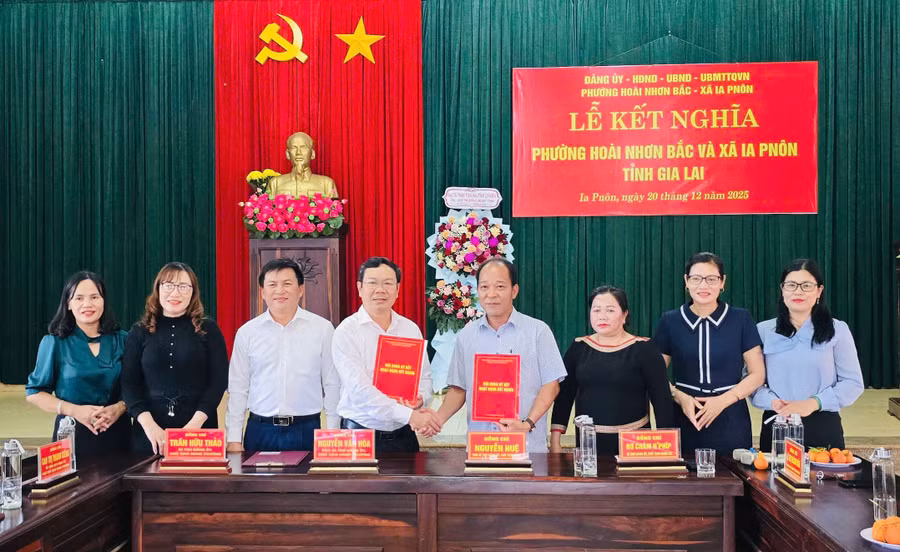 dai-dien-2-dia-phuong-ky-ket-chuong-trinh-ket-nghia.jpg