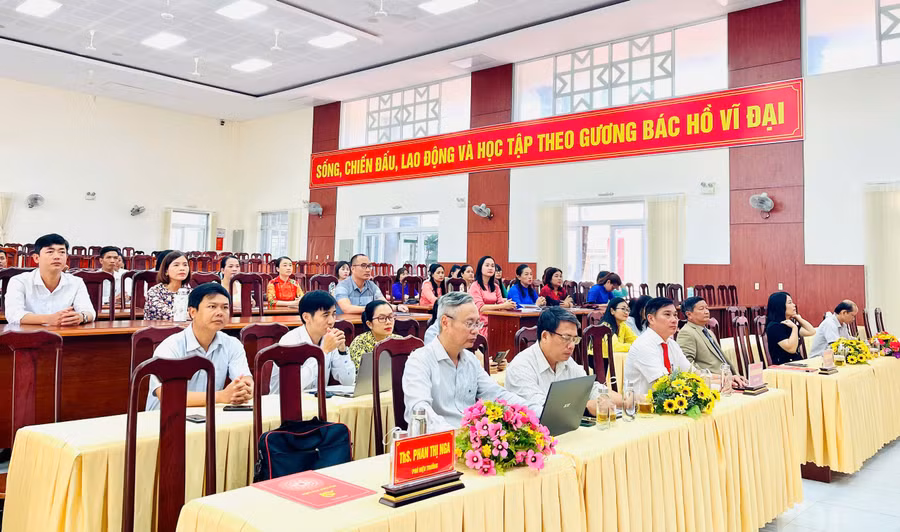 khai-giang-lop-trung-cap-ly-luan-chinh-tri-he-tap-trung-khoa-hoc-2026-2027.jpg