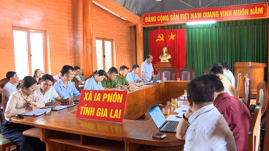 quang-canh-buoi-lam-viec-tai-xa-ia-pnon-ve-tinh-hinh-trat-tu-an-toan-giao-thong.jpg