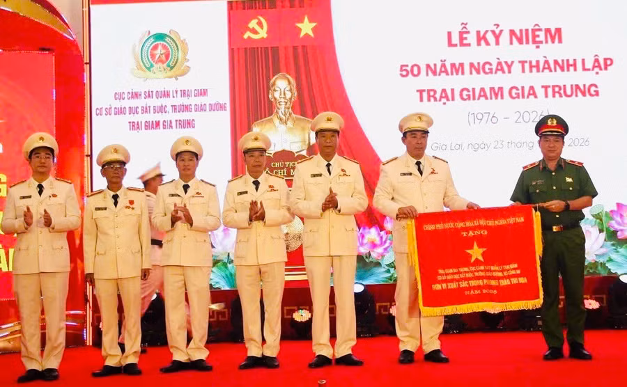 trai-giam-gia-trung-ky-niem-50-nam-ngay-thanh-lap.jpg