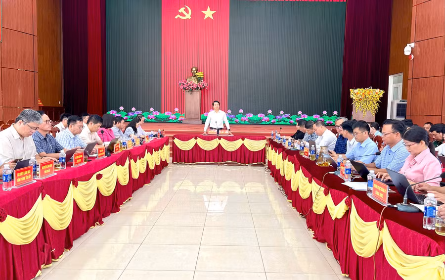 quang-canh-tai-buoi-lam-viec.jpg